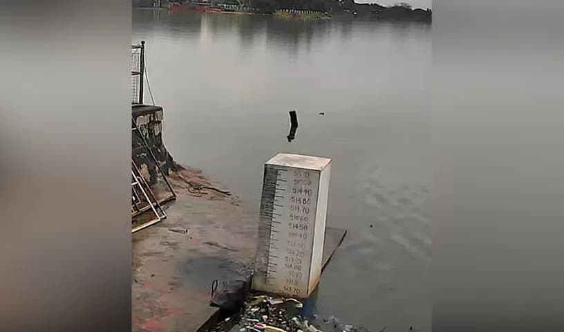 హైదరాబాద్‌లో వరద హెచ్చరిక: జంట రిజర్వాయర్ల నుంచి 12,000 క్యూసెక్కుల నీటి విడుదల