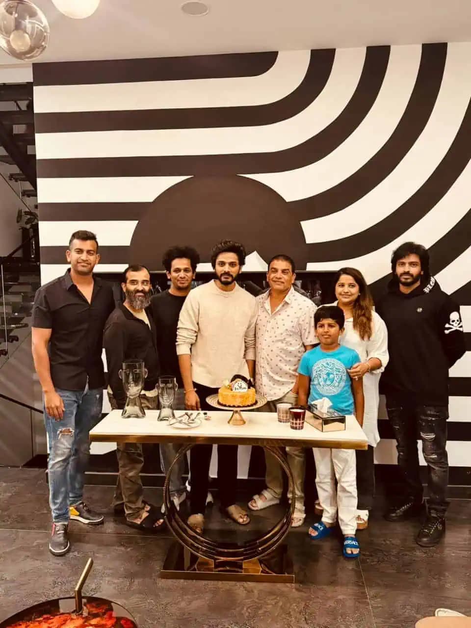 దిల్ రాజు మిరైకి ఘన విజయపరంగా పార్టీ నిర్వహించారు.