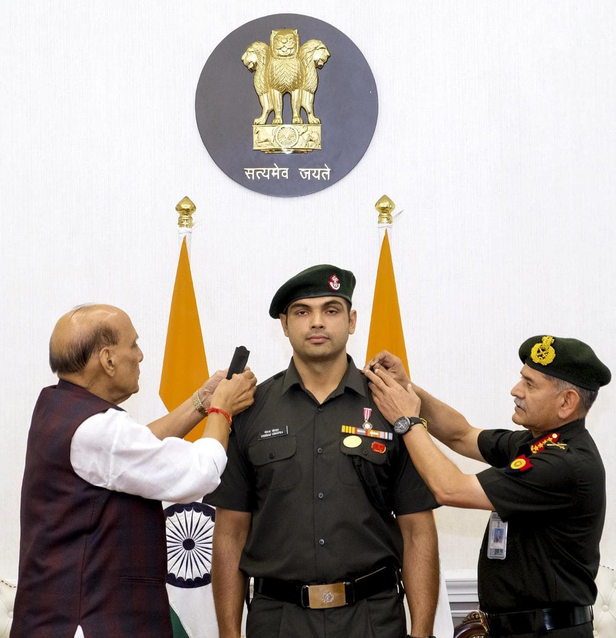 నీరజ్ చోప్రాకు భారత సైన్యం గౌరవ లెఫ్టినెంట్ కల్నల్ హోదా ప్రదానం