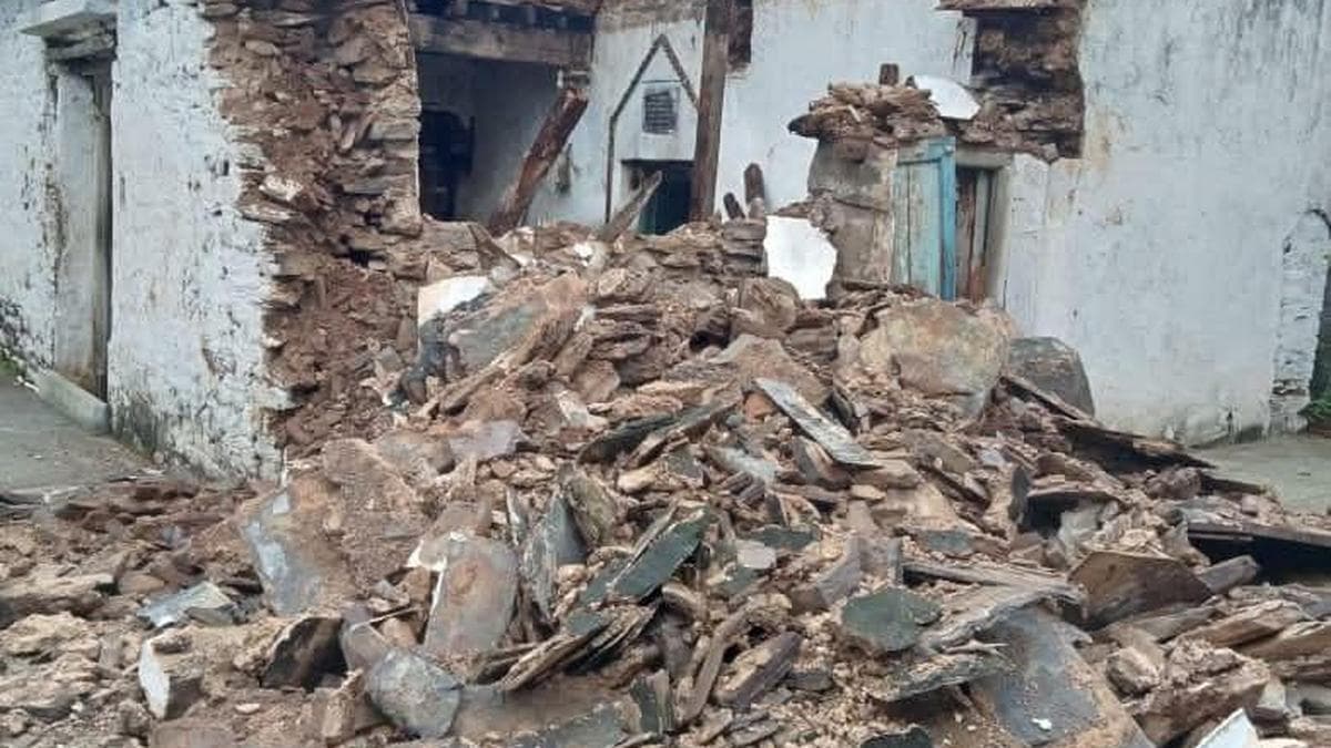 మొంథా తుఫాన్ ప్రభావంతో కూలిన బ్రహ్మంగారి మఠం – తక్షణ పునరుద్ధరణకు ఆదేశించిన మంత్రి నారా లోకేష్