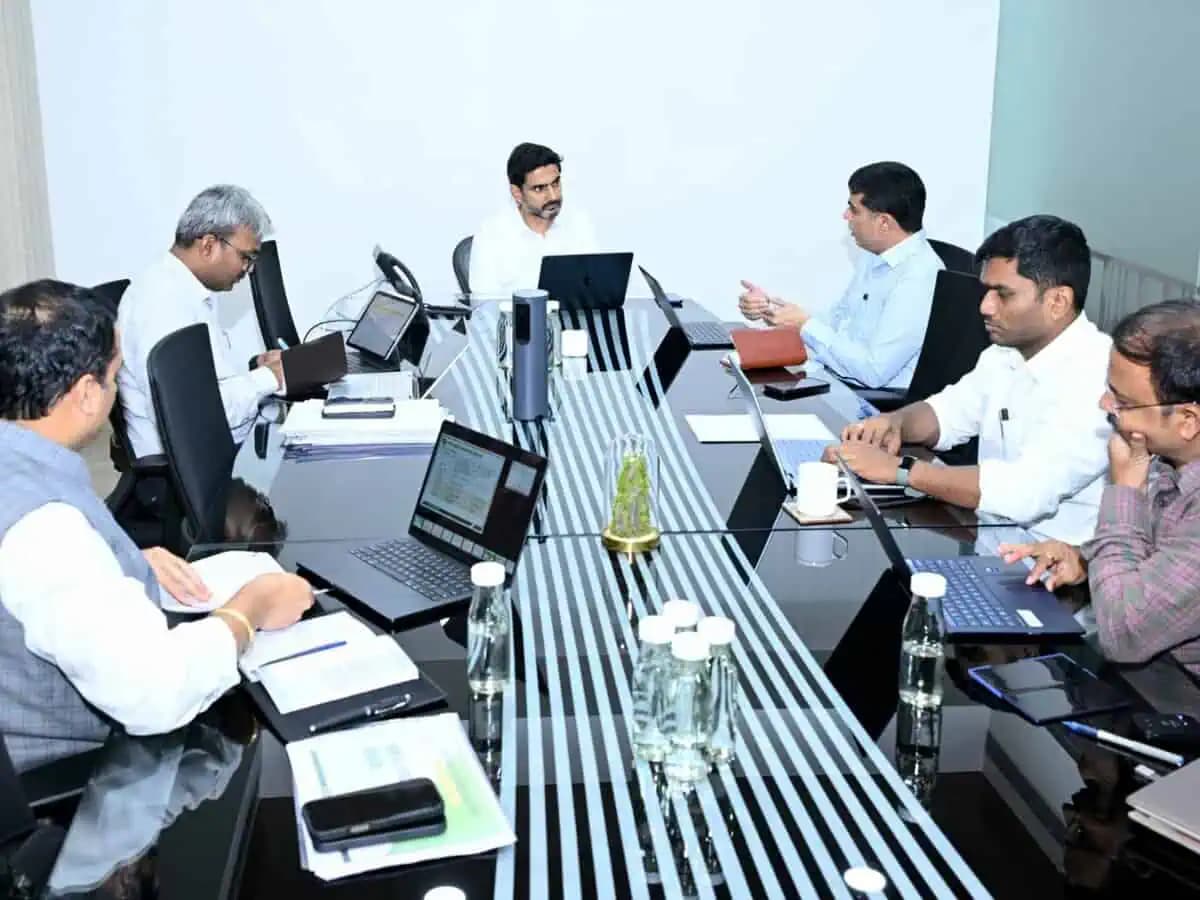 సింగపూర్‌కి గురువులు, ఢిల్లీకి విద్యార్థులు – విద్యలో కొత్త దిశగా లోకేష్