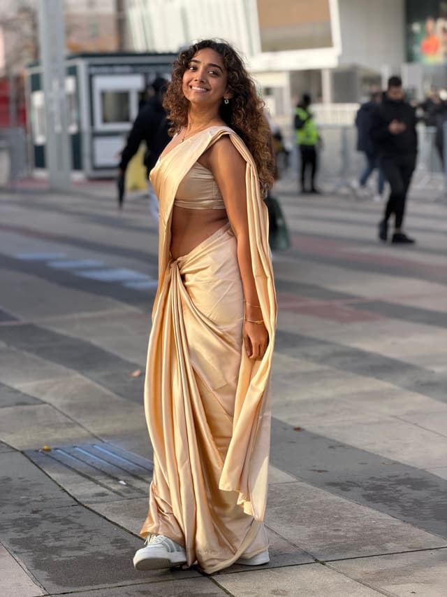 చీరలో చలిని జయించిన శాన్వి మేఘన!