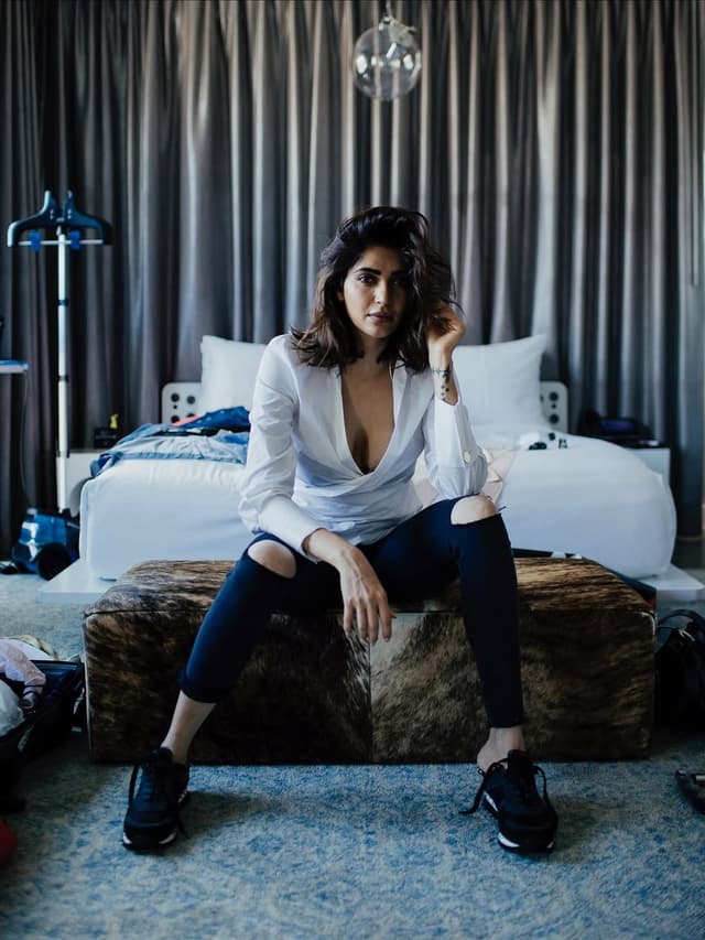 కరిష్మా టన్నా – ఏళ్ల తరబడి మెరిసిన ఫ్యాషన్ అందం