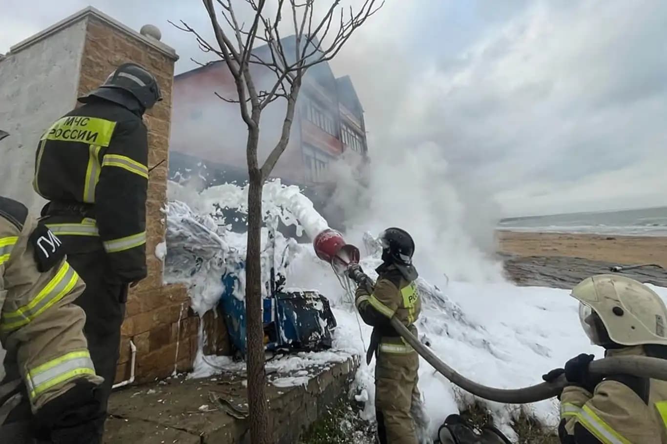 కాస్పియన్ సముద్ర తీరంలో హెలికాప్టర్ దుర్ఘటన – గాల్లో గిర్రున తిరుగుతూ కూలిపోయింది! 