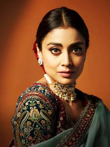 కనగా పాత్రలో శ్రియ యొక్క గ్లామరస్ లుక్ కి అభిమానులు ఎలా స్పందించనున్నారు ?