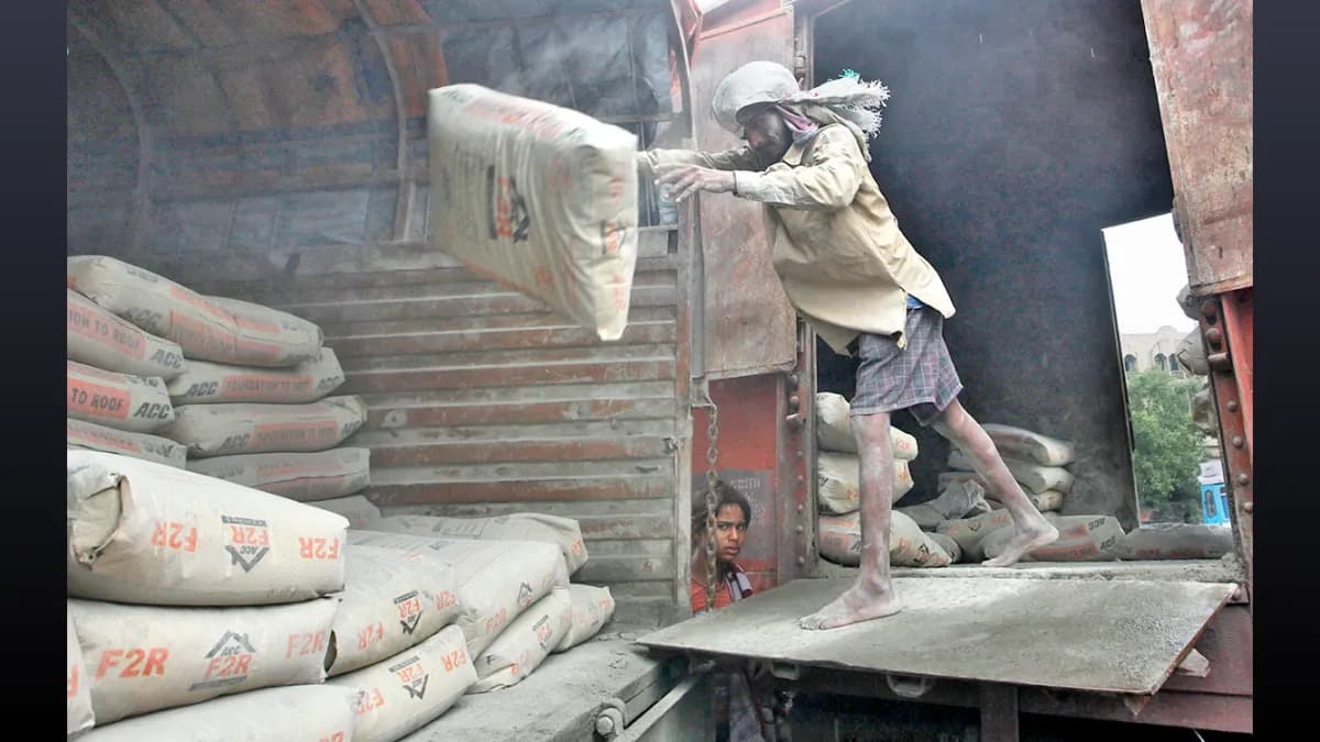 సిమెంట్ రంగంలో సునామీ! 2028 నాటికి ₹1.2 లక్షల కోట్ల పెట్టుబడులు