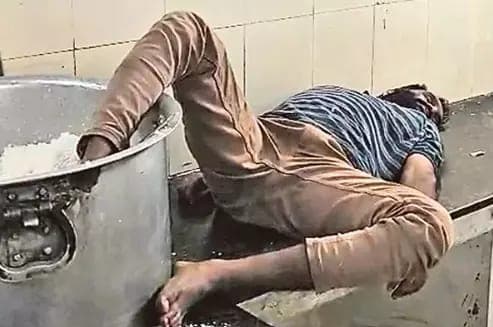 అన్నంలో కాలు పెట్టిన వాచ్‌మన్‌పై చర్యలు