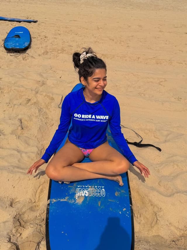 మిథిలా బికినీ ఎలిగెన్స్‌తో అభిమానులు ఆశ్చర్యపోయారు.