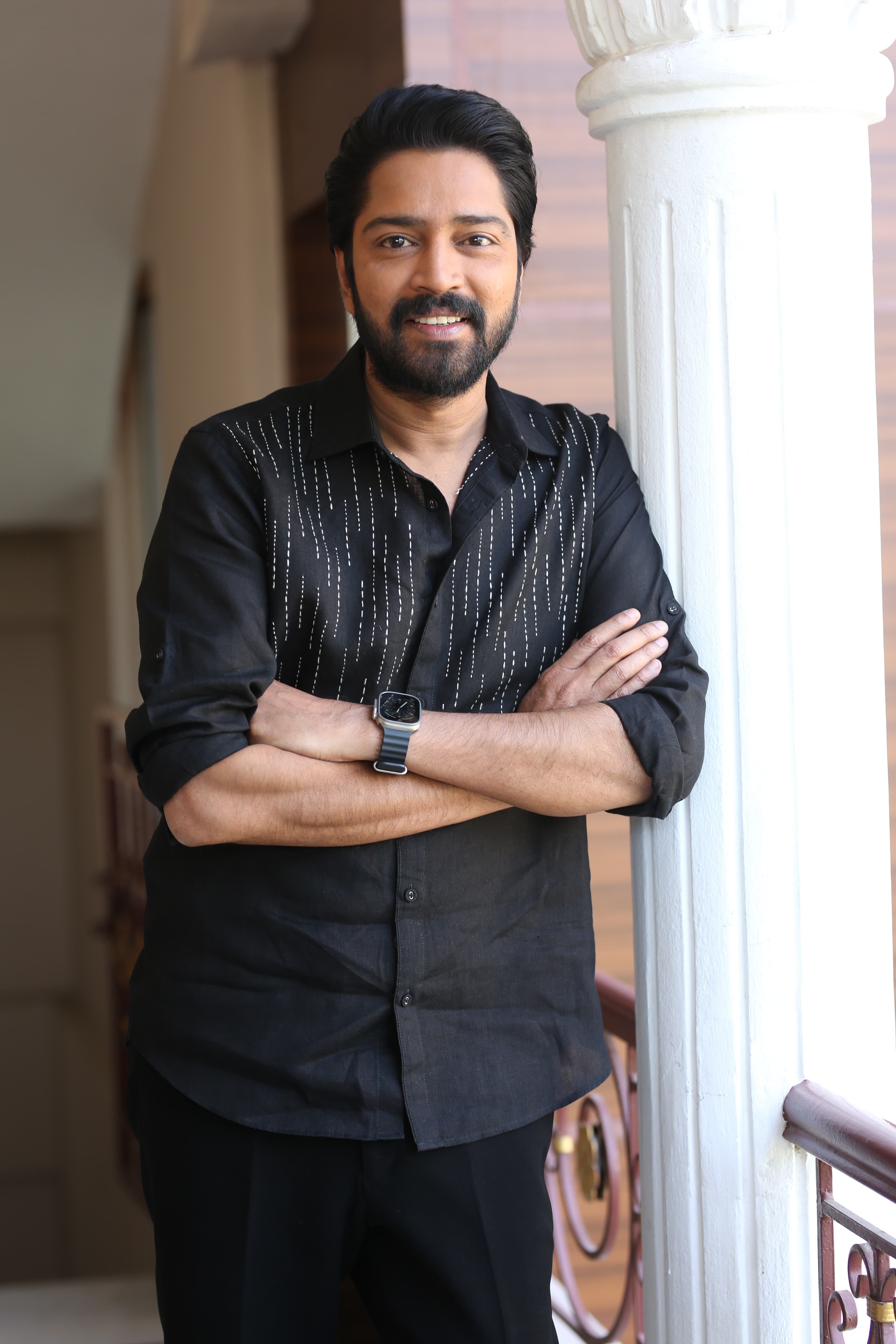 నరేష్: 12A రైల్వే కాలనీ ప్రేక్షకులను అలరిస్తుంది