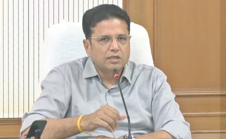 ఇండస్ట్రీయల్‌ పాలసీపై కేటీఆర్ తప్పుడు ప్రచారం - మంత్రి శ్రీధర్ బాబు