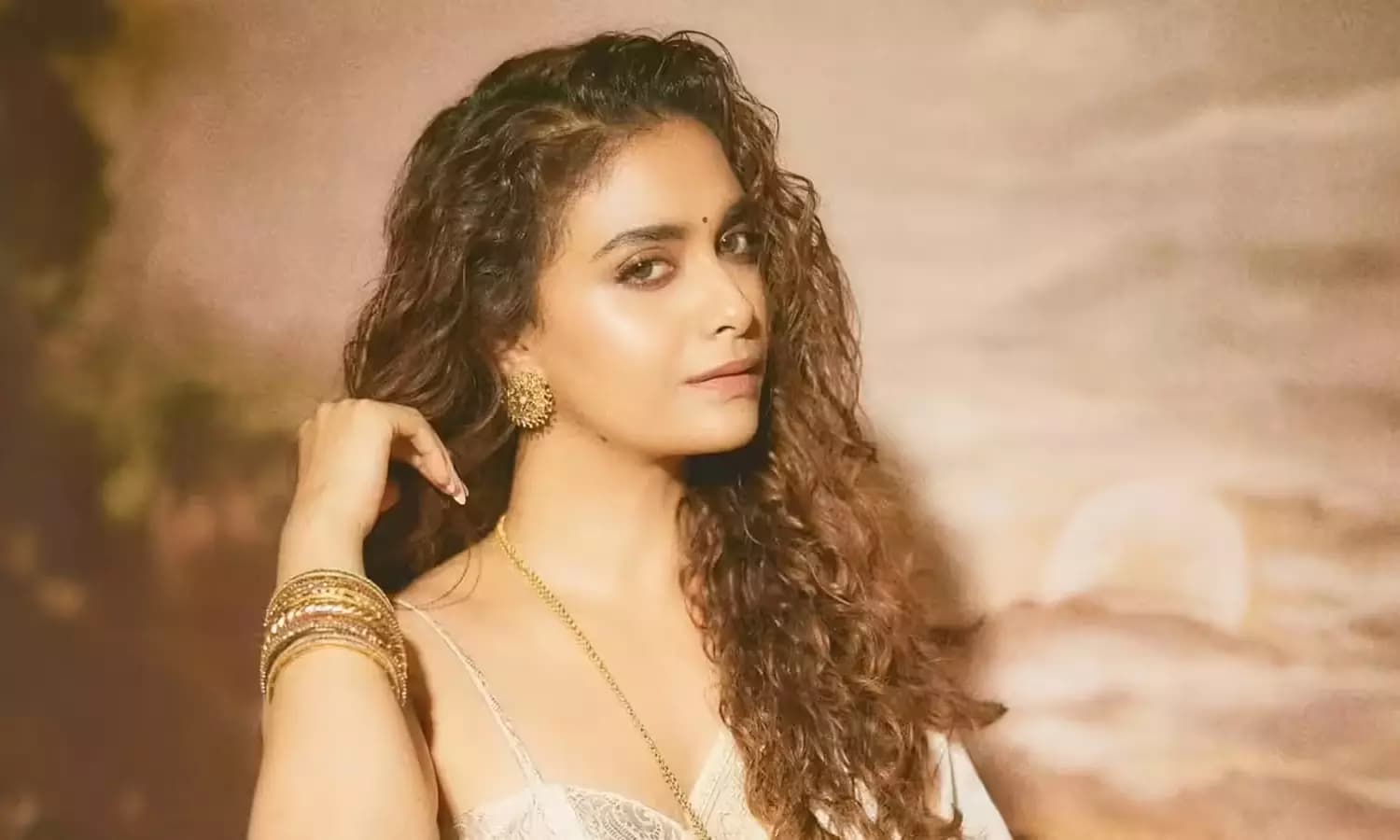 డైరెక్షన్ చేస్తున్న, స్క్రిప్ట్ రెడీ చేస్తున్న ... హీరోయిన్ కీర్తి సురేష్