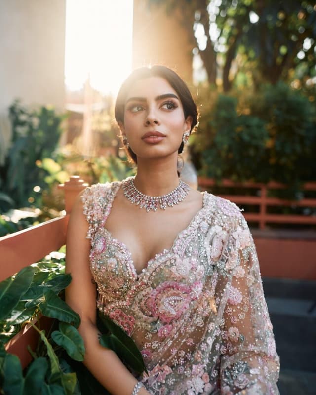 ఉదయం వెలుతురులో ఖుషి కపూర్ లుక్ ప్రశాంతంగా, అందంగా కనిపించింది!