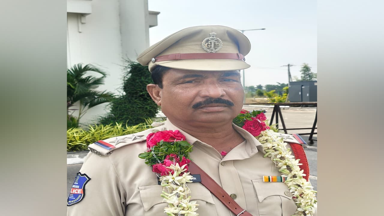 సర్పంచ్ ఎన్నికల కోసం ఎస్ఐ జాబ్ కి రాజీనామా