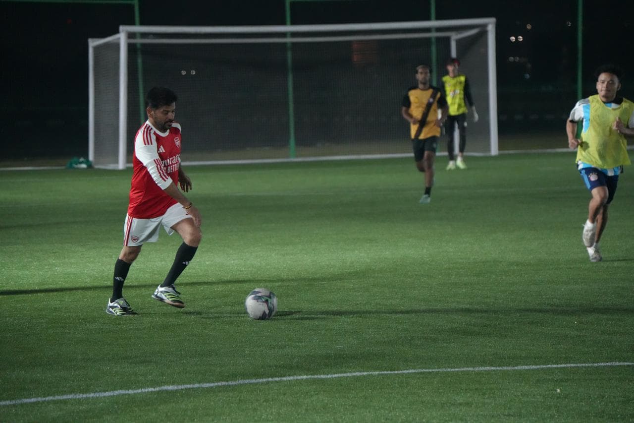 2వ రోజు సీఎం ఫుట్ బాల్ ప్రాక్టీస్ - ఫోటో లు వైరల్!