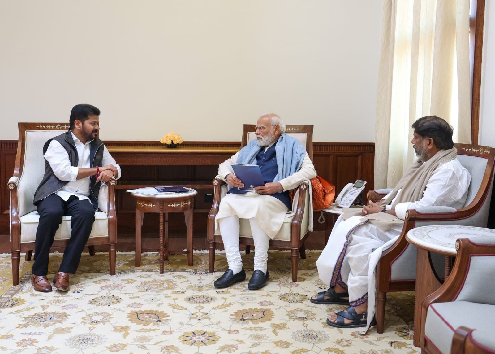 గ్లోబల్ సమ్మిట్ కు ప్రధాని మోదీ ని ఆహ్వానించిన సీఎం రేవంత్ రెడ్డి