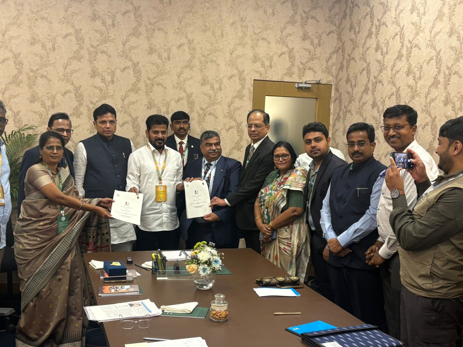 తెలంగాణలో కొత్త అంతర్జాతీయ స్థాయి జూ ఏర్పాటుకు కీలకంగా ముందడుగు