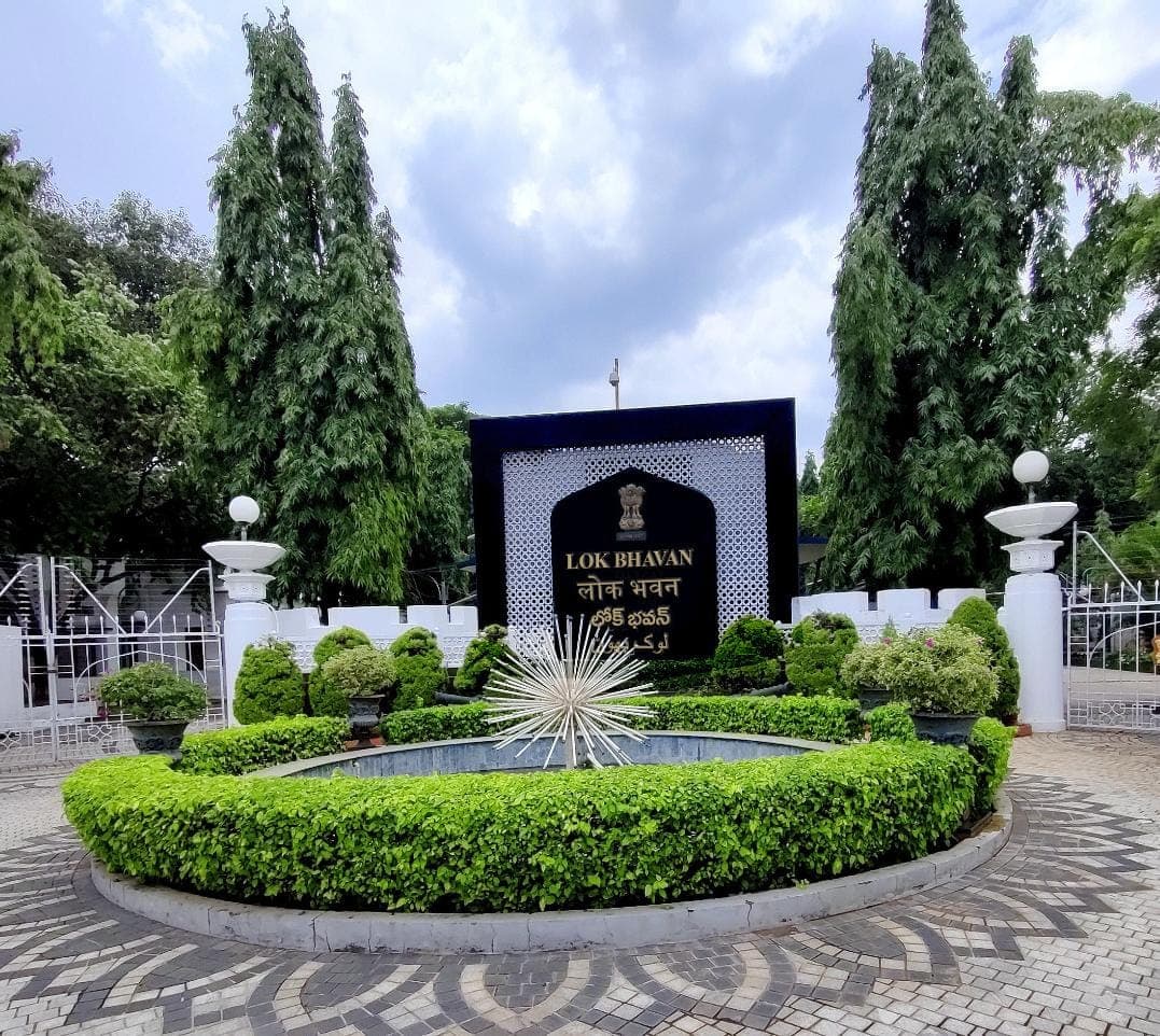 సీఎం, గవర్నర్ ఆఫీస్ లకు బాంబు బెదిరింపు, పోలీసులు తనిఖీలు...