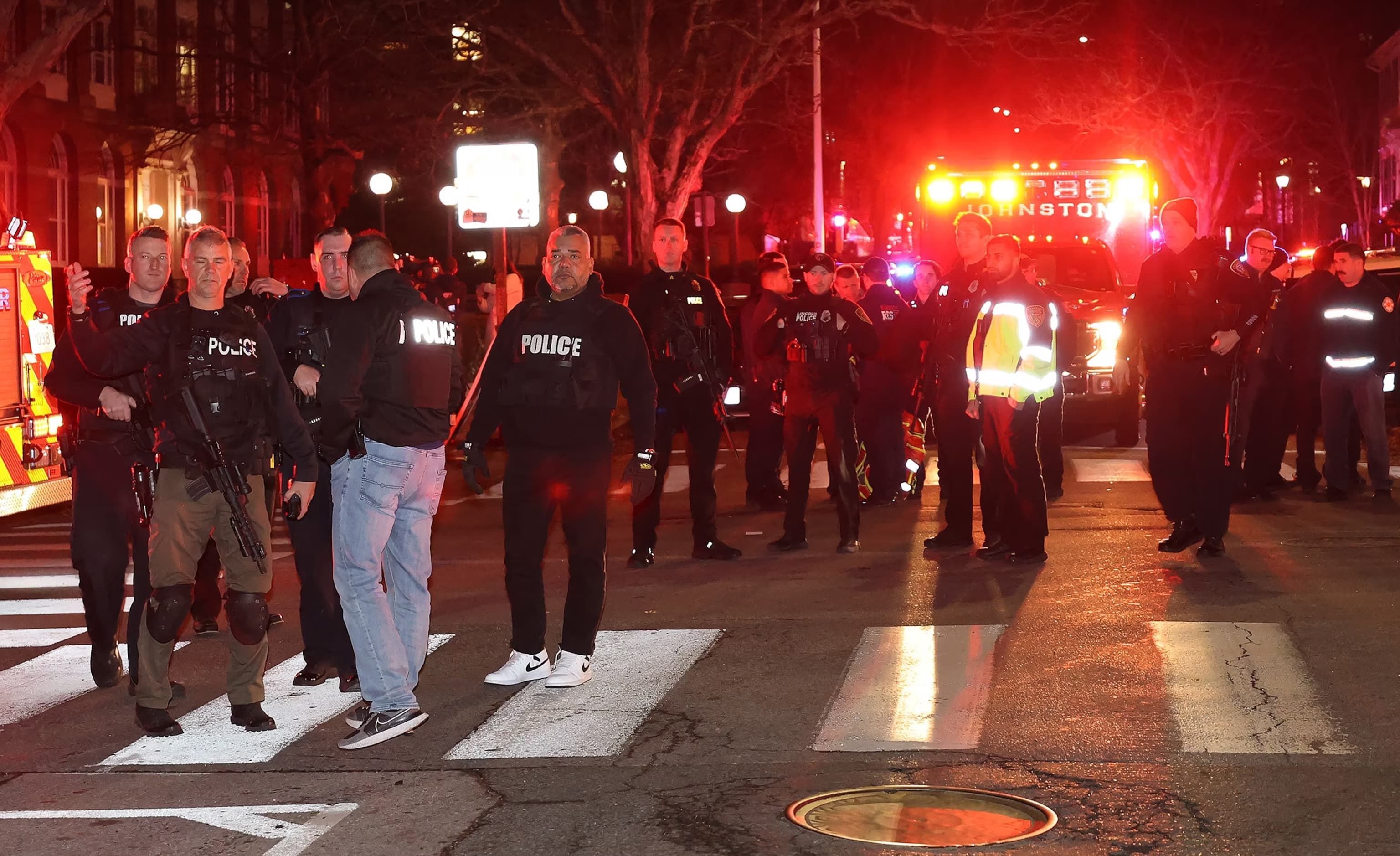 అమెరికాలోని  బ్రౌన్ యూనివర్సిటీలో కాల్పులు