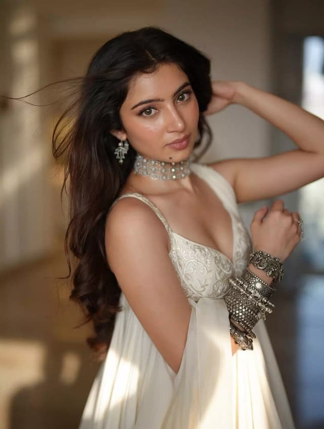 సోషల్ మీడియాలో సారా అర్జున్ ఫోటోలు ట్రెండింగ్