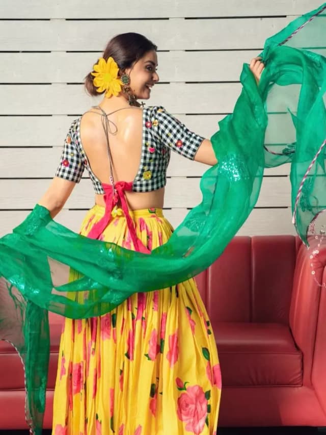 కలర్‌ఫుల్ లెహెంగా లో కీర్తి సురేష్ – చిలిపి స్టైల్‌తో ఆకట్టుకున్న లుక్