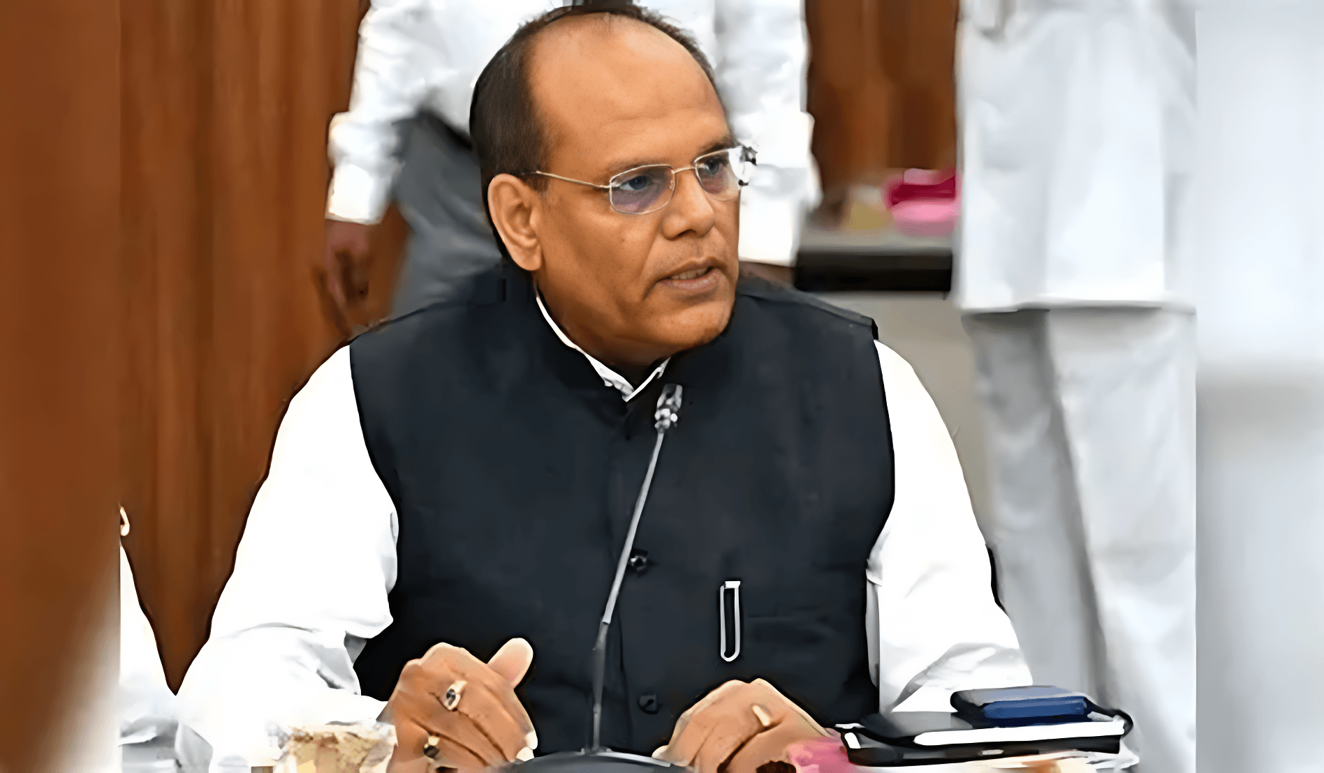 ఫోన్ ట్యాపింగ్ వ్యవహారంలో  కీలక పరిణామం.. మాజీ సి ఎస్ కు సిట్ నోటీసులు!