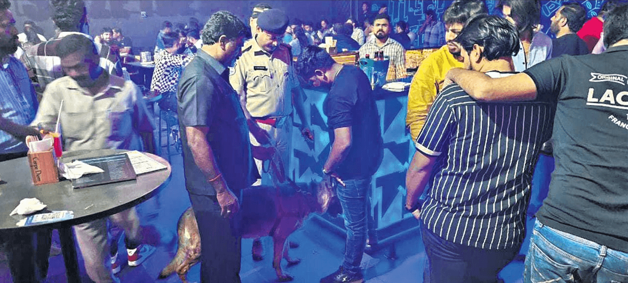 సిటీ పబ్బులపై ఈగల్ మెరుపు దాడులు.. 8 మందికి పాజిటివ్..