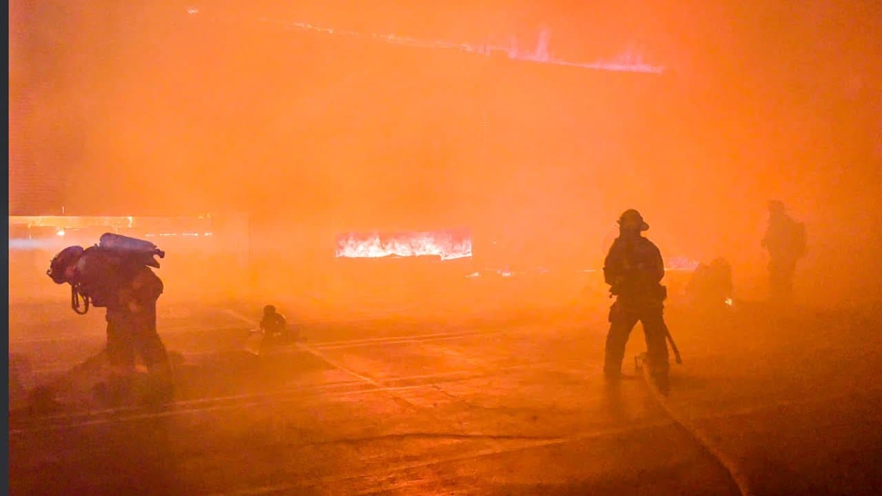 ఎలమంచిలి వద్ద ఎర్నాకుళం ఎక్స్‌ప్రెస్‌లో అగ్నిప్రమాదం