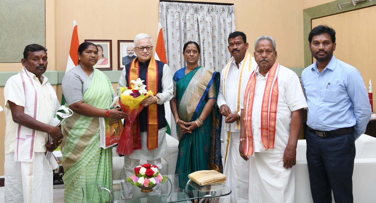 మేడారం జాతర కు గవర్నర్, సీఎం ను ఆహ్వానించిన  మంత్రులు... 