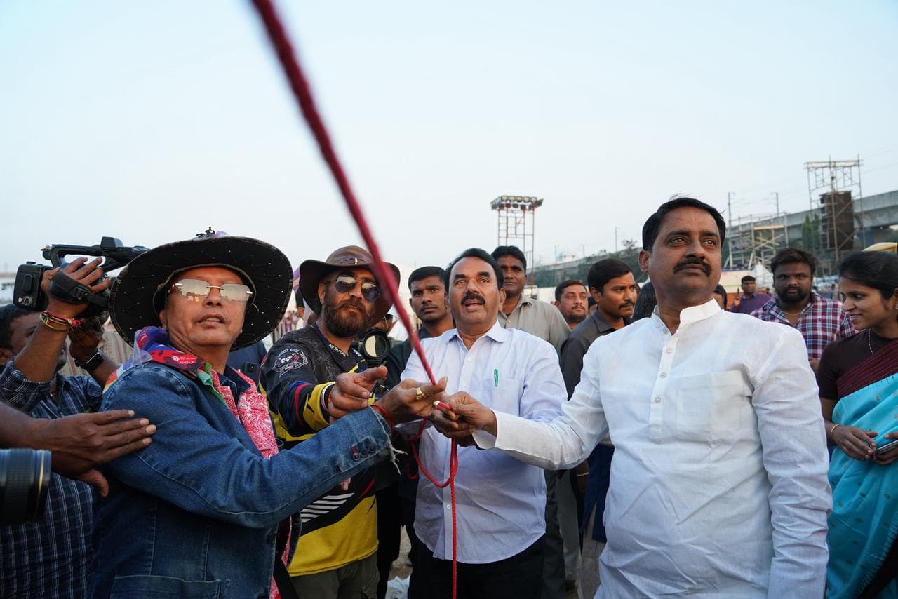 అంతర్జాతీయ పతంగుల,మిఠాయిల పండుగ ఘన ప్రారంభం!