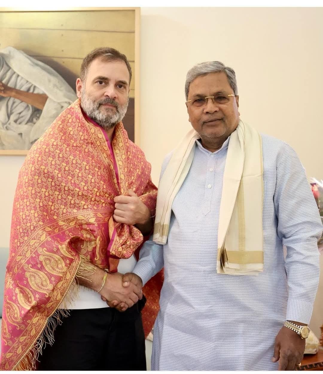 కర్ణాటక వివాదం, రాహుల్ గాంధీ తో సీఎం సిద్ధరామయ్య భేటీ