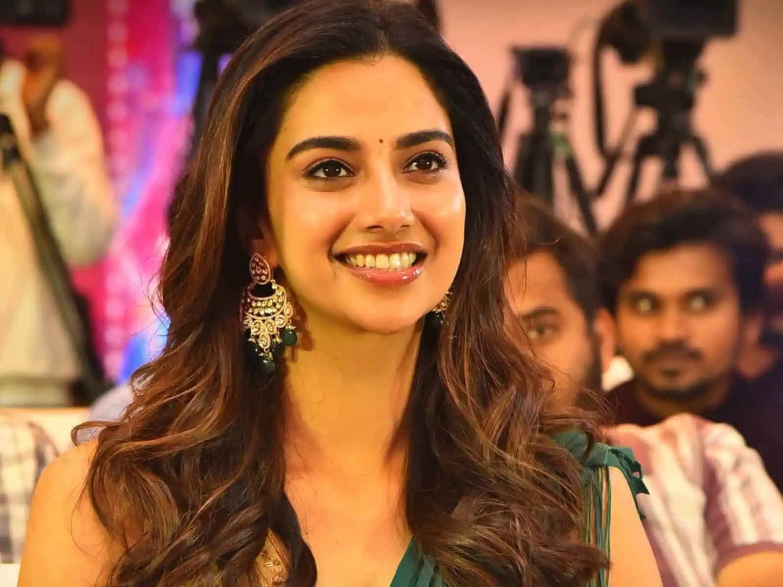 ఏడాది నిరీక్షణ ఫలించింది… మీనాక్షికి హిట్ ఫలితం