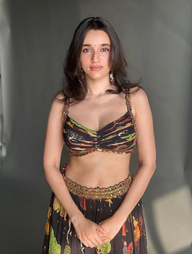 అందంతో మెస్మరైజ్ చేస్తున్న నువేక్ష