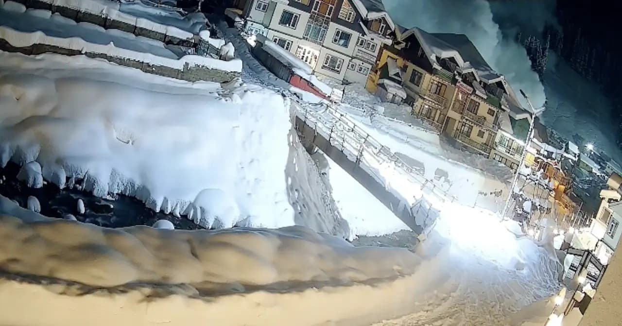 సోనామార్గ్‌లో విరిగిపడ్డ మంచు చరియలు
