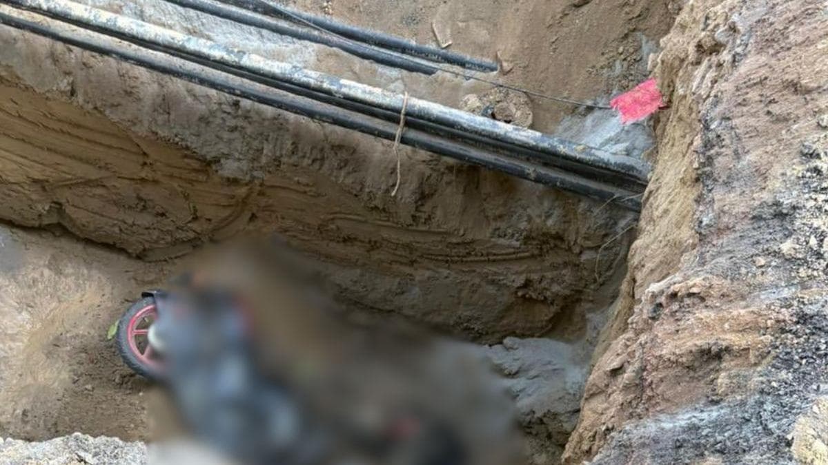 రోడ్డుపై తెరిచి ఉన్న గొయ్యి.. బైకర్ ప్రాణహాని