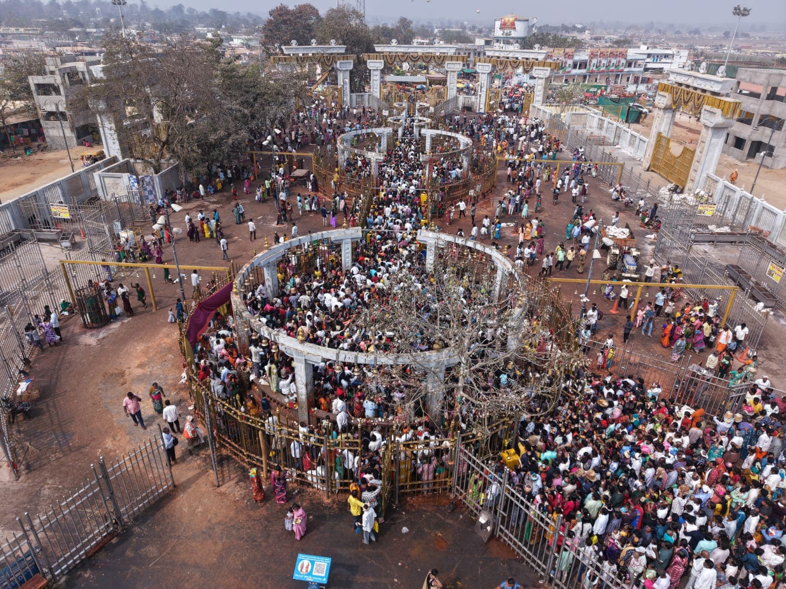 మేడారం హుండీ లెక్కింపులో రెండో రోజు రికార్డ్