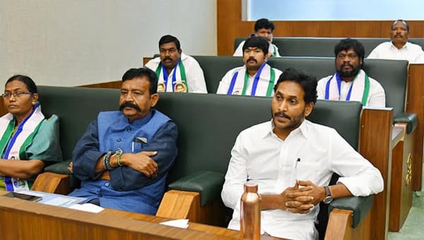 ఏపీ అసెంబ్లీ సెషన్ కు అటెండ్ కానున్న వైసీపీ ఎమ్మెల్యేలు