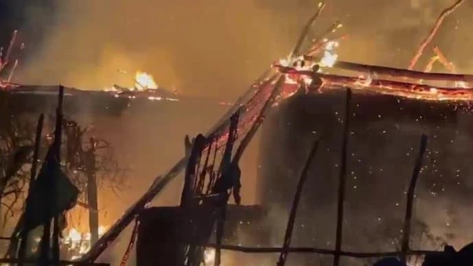 కోనసీమ లో సిలిండర్ పేలుడు-12 గుడిసెలు దగ్ధం!