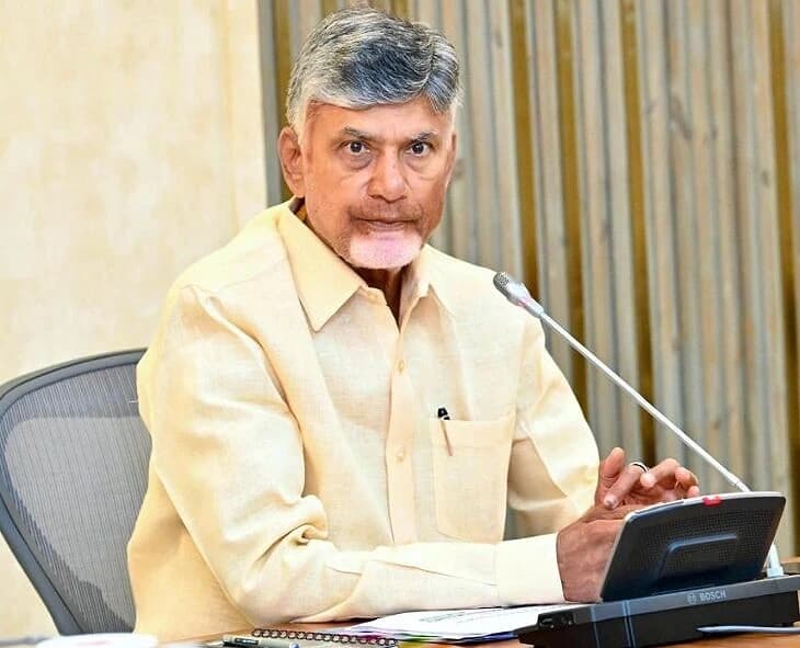 శ్రీకాకుళం డయేరియా, రాజమండ్రి పాల ఘటనలపై సీఎం చంద్రబాబు సమీక్ష