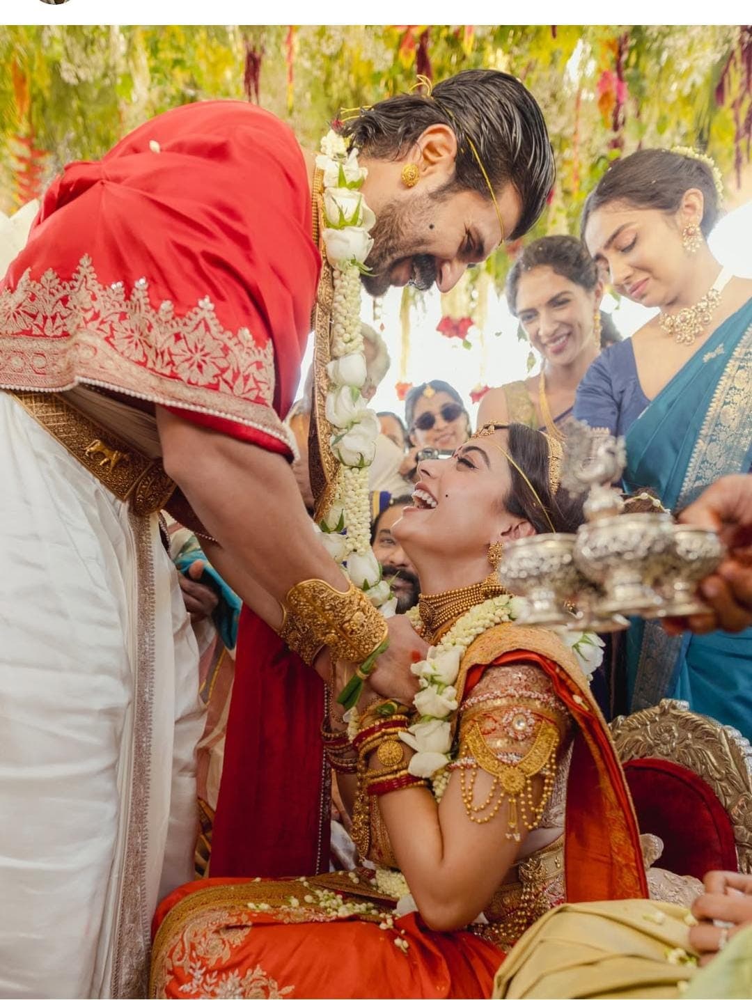 బెస్ట్ ఫ్రెండ్ ను వైఫ్ గా మార్చుకున్న - పెళ్ళిపై విజయ్ దేవర కొండ పోస్ట్