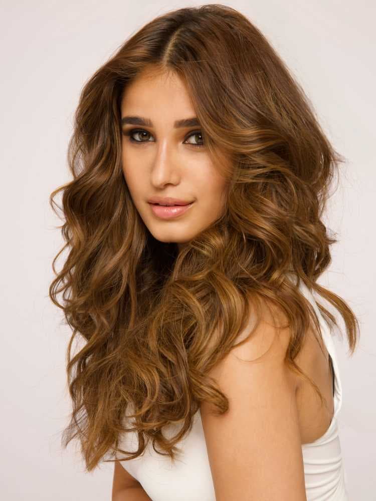 సహజ అందంతో ఆకర్షిస్తున్న రాషా త‌డానీ 