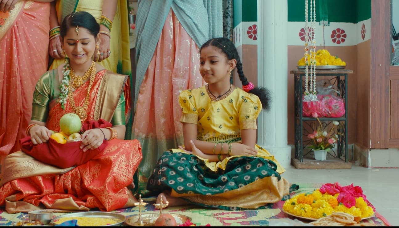 హుషారు పిట్టలు చిత్రం నుంచి 'మంగళస్నానం' లిరికల్‌ సాంగ్‌ విడుదల 