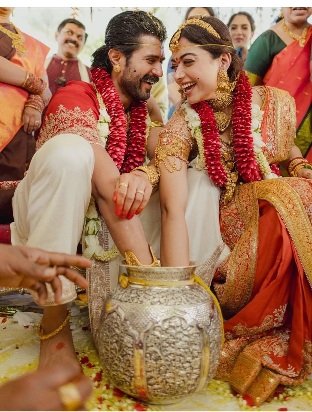 రేపు సొంత ఊరుకు విజయ్ రష్మిక