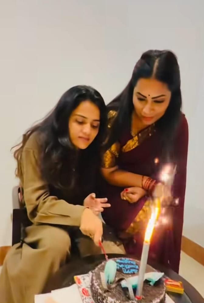 దివ్వెల మాధురి, తనూజలపై చట్టపరమైన చర్యలకు పోలీసులకు ఫిర్యాదు