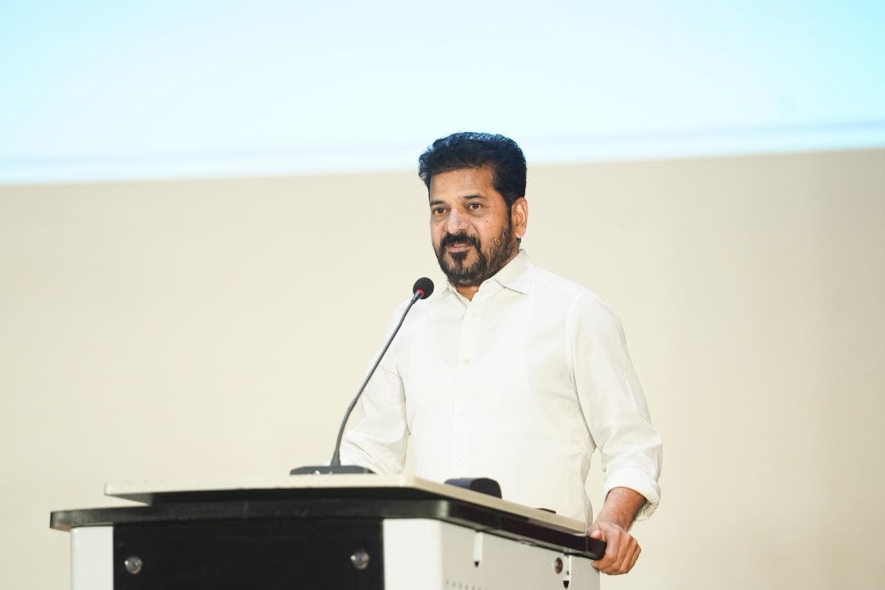 ICCC లో మీడియా సమావేశంలో ముఖ్యమంత్రి రేవంత్ రెడ్డి 