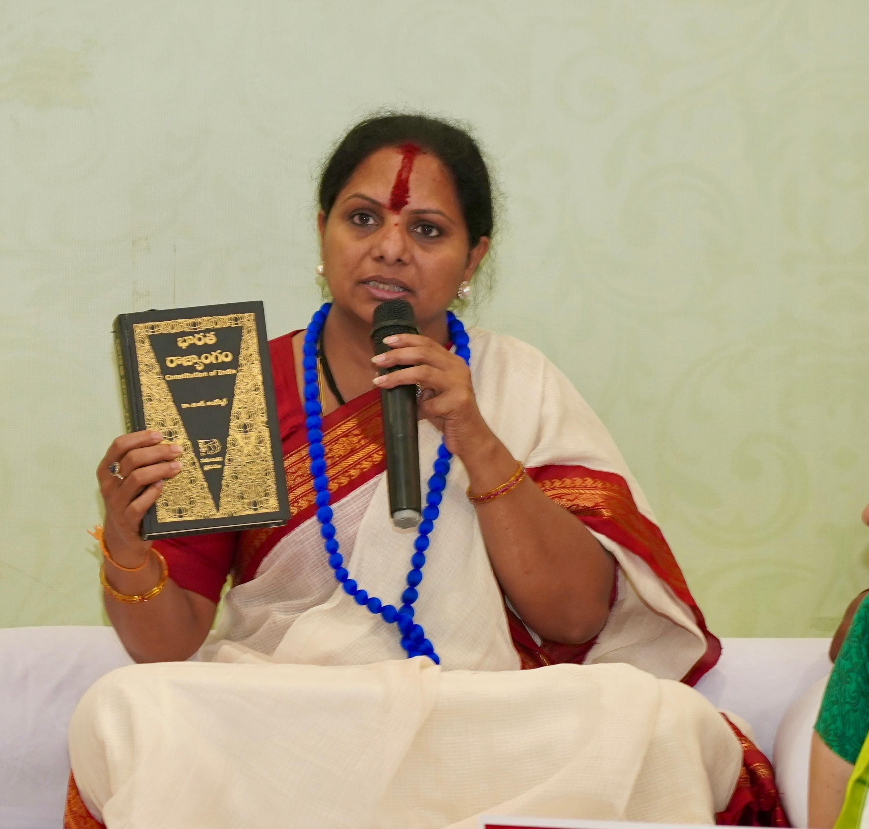 కవిత నిరవధిక నిరాహార దీక్ష కొనసాగింపు!