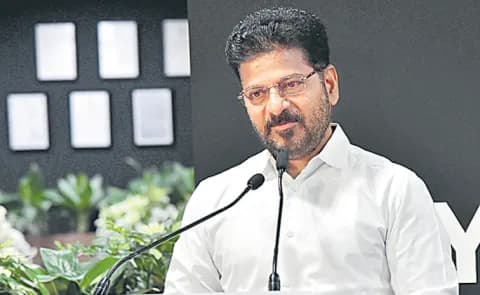 హైదరాబాద్‌ను సినీ హబ్‌గా తీర్చిదిద్దాలి: సీఎం