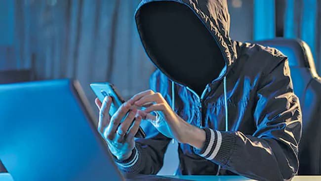 మాజీ డీజీపీ మనవరాలిని టార్గెట్ చేసిన సైబర్ నేరగాళ్లు