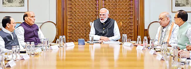 పశ్చిమాసియా ఉద్రిక్తతలు… ఇంధన సరఫరాపై కేంద్రం అప్రమత్తం