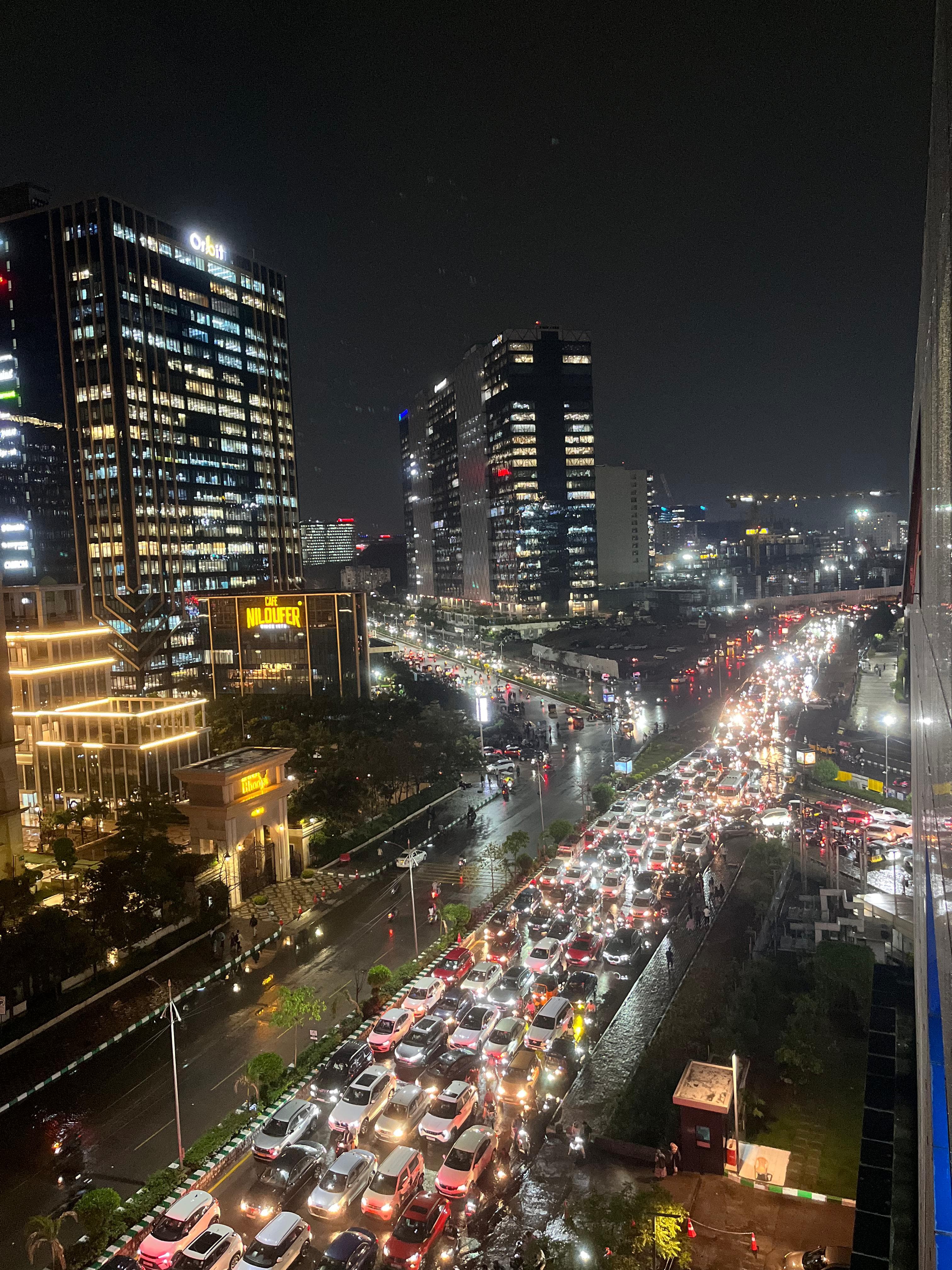 హైదరాబాద్‌లో పలు ప్రాంతాల్లో భారీ వడగళ్ల వాన