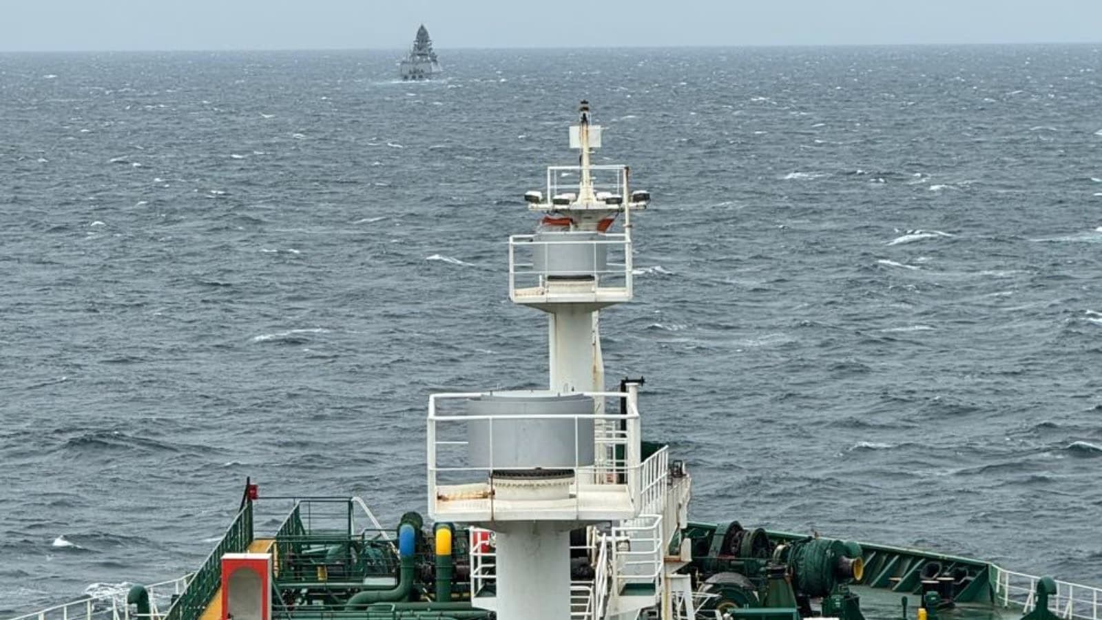 హర్మూజ్‌ జలసంధి దాటి భారత్‌కు వస్తున్న ఎల్పీజీ నౌకలు